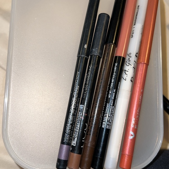 Shiny GEL LINET  , NYX, AVON,,AND MORE 
Total 7 new , or swapped FREAT PRUCE - Picture 4 of 7